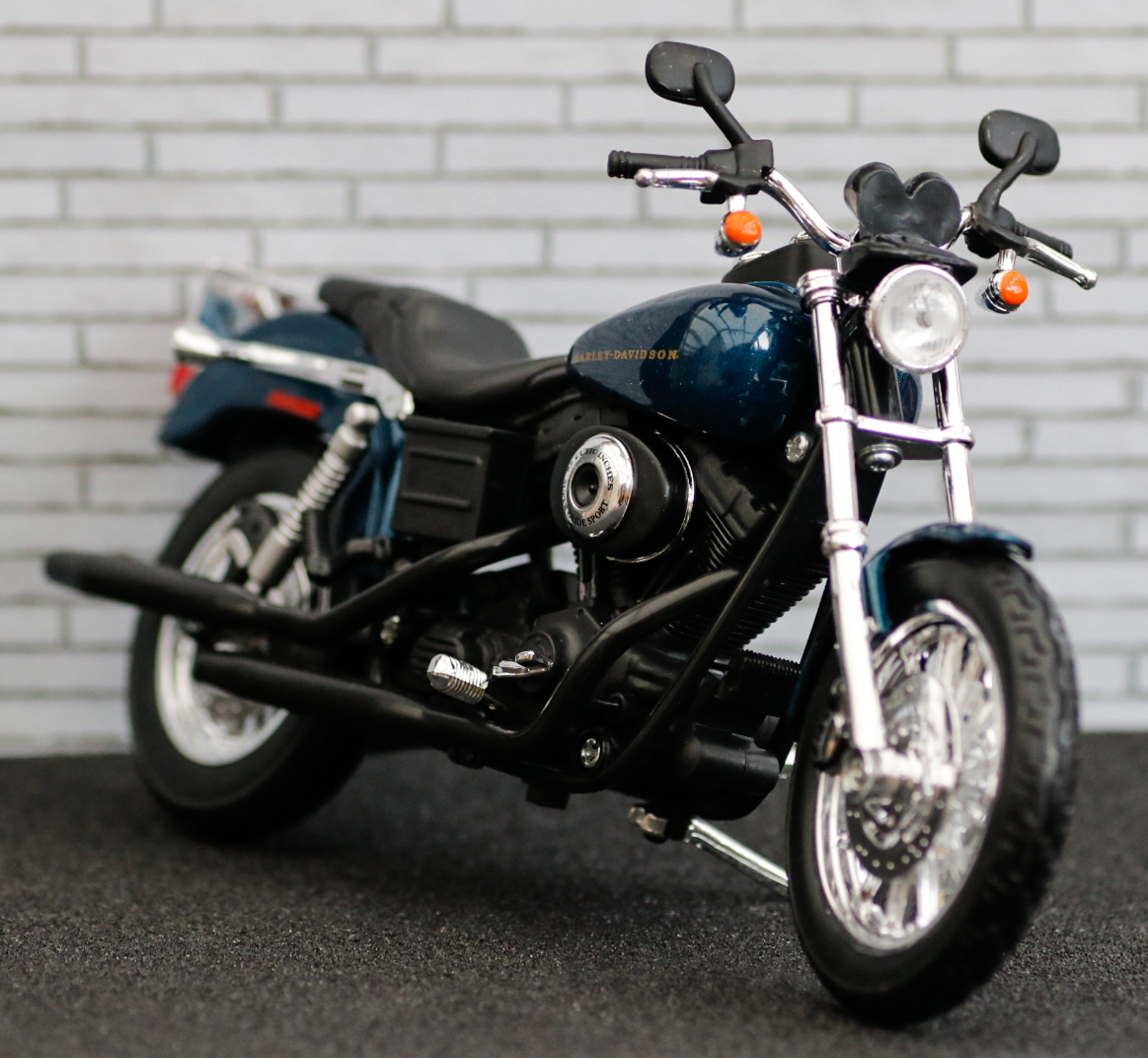 Maisto Harley Davidson Dyna Super Glide Sport Maisto Harley Davidson Dyna Super Glide Sport