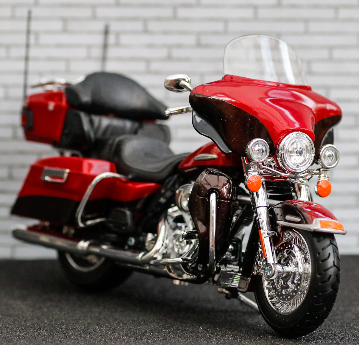 Maisto Harley Davidson FLHTK Electra Glide Ultra Limited Maisto Harley Davidson FLHTK Electra Glide Ultra Limited