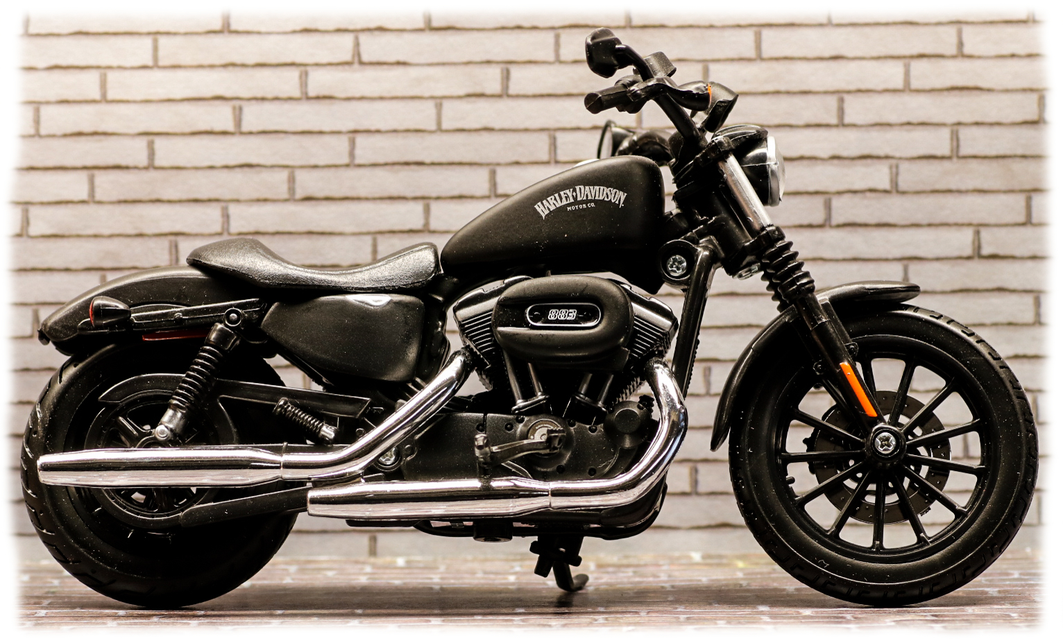 Maisto Harley Davidson 883 Iron Maisto Harley Davidson 883 Iron