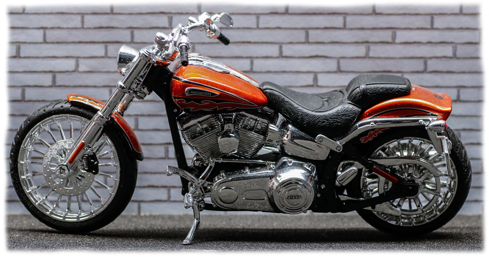 Maisto Harley Davidson CVO Breakout 2014 Maisto Harley Davidson CVO Breakout 2014