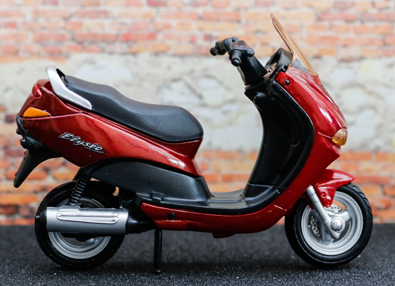 Maisto Peugeot Elyseo 125