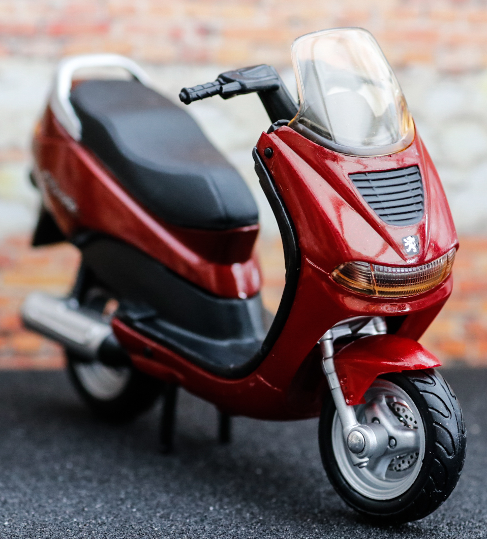 Maisto Peugeot Elyseo 125