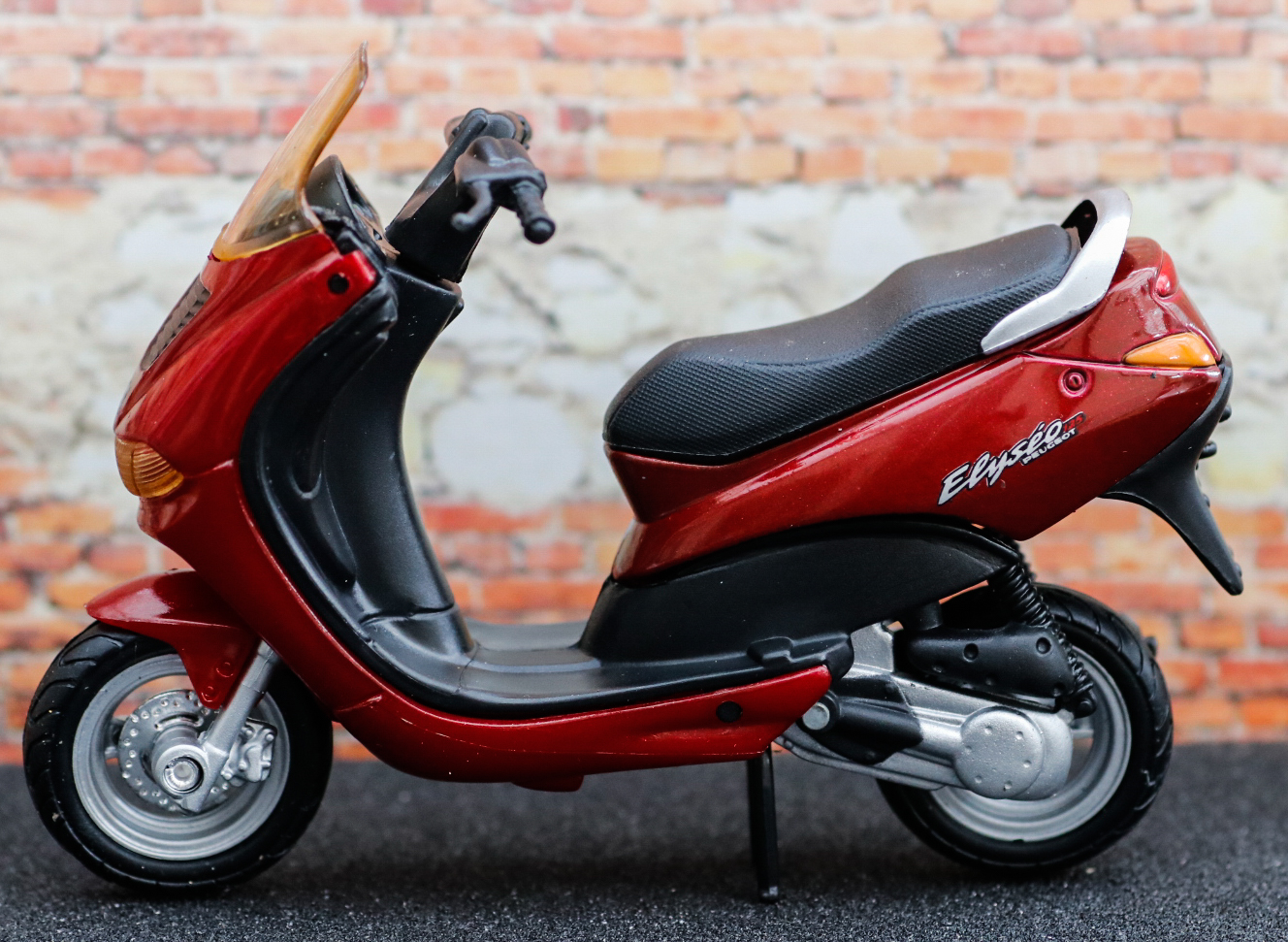 Maisto Peugeot Elyseo 125