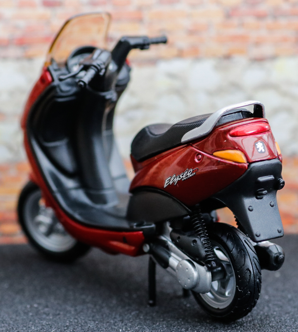 Maisto Peugeot Elyseo 125