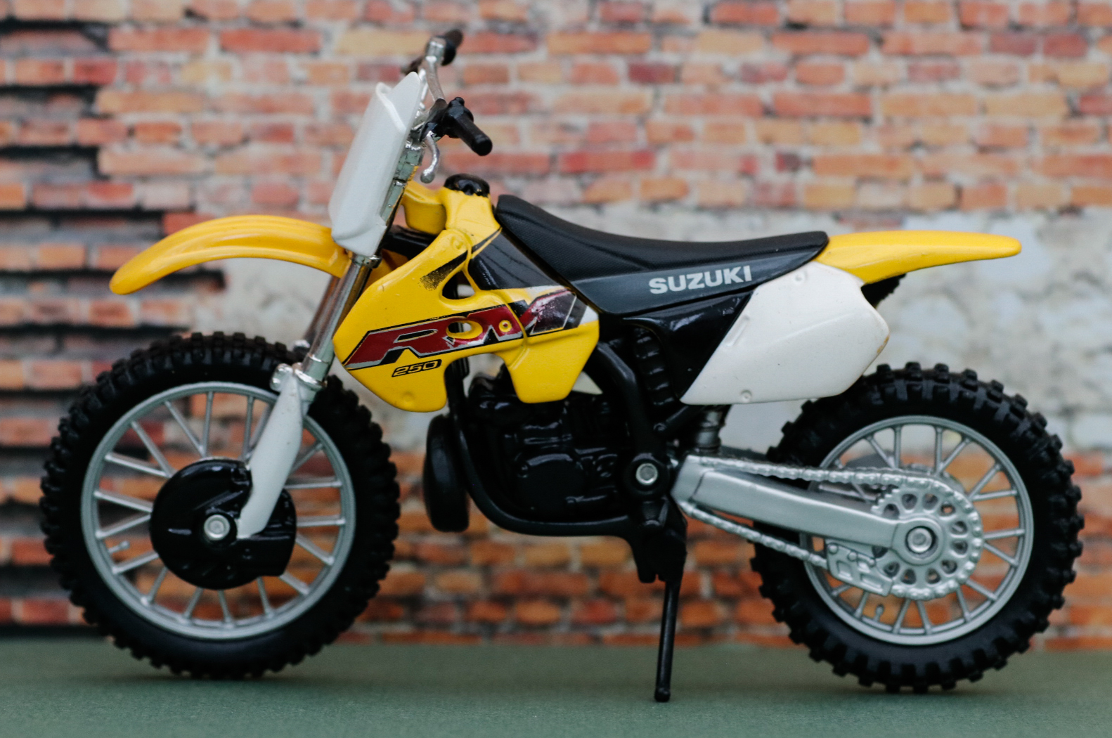 Maisto Suzuki RM250