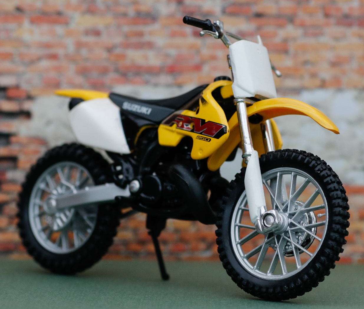Maisto Suzuki RM250