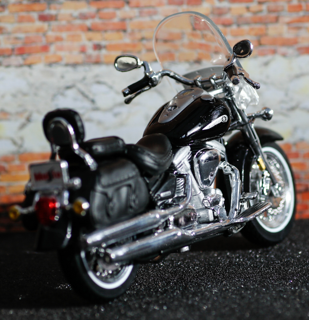 Maisto Yamaha Road Star Silverado
