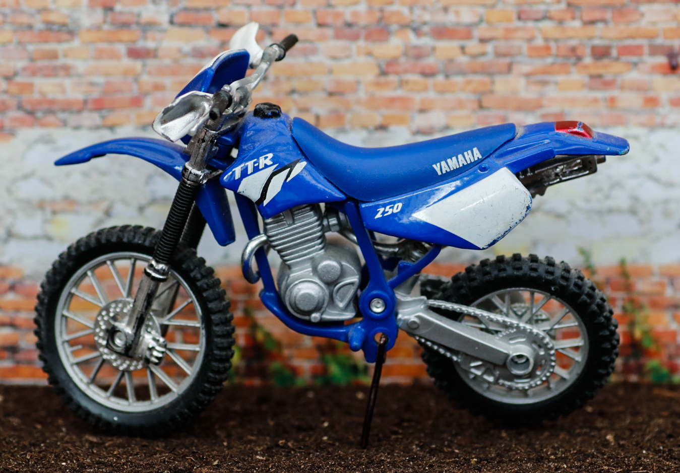 Maisto Yamaha TT-R250