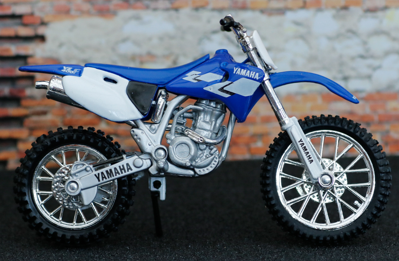 Maisto Yamaha YZ400F