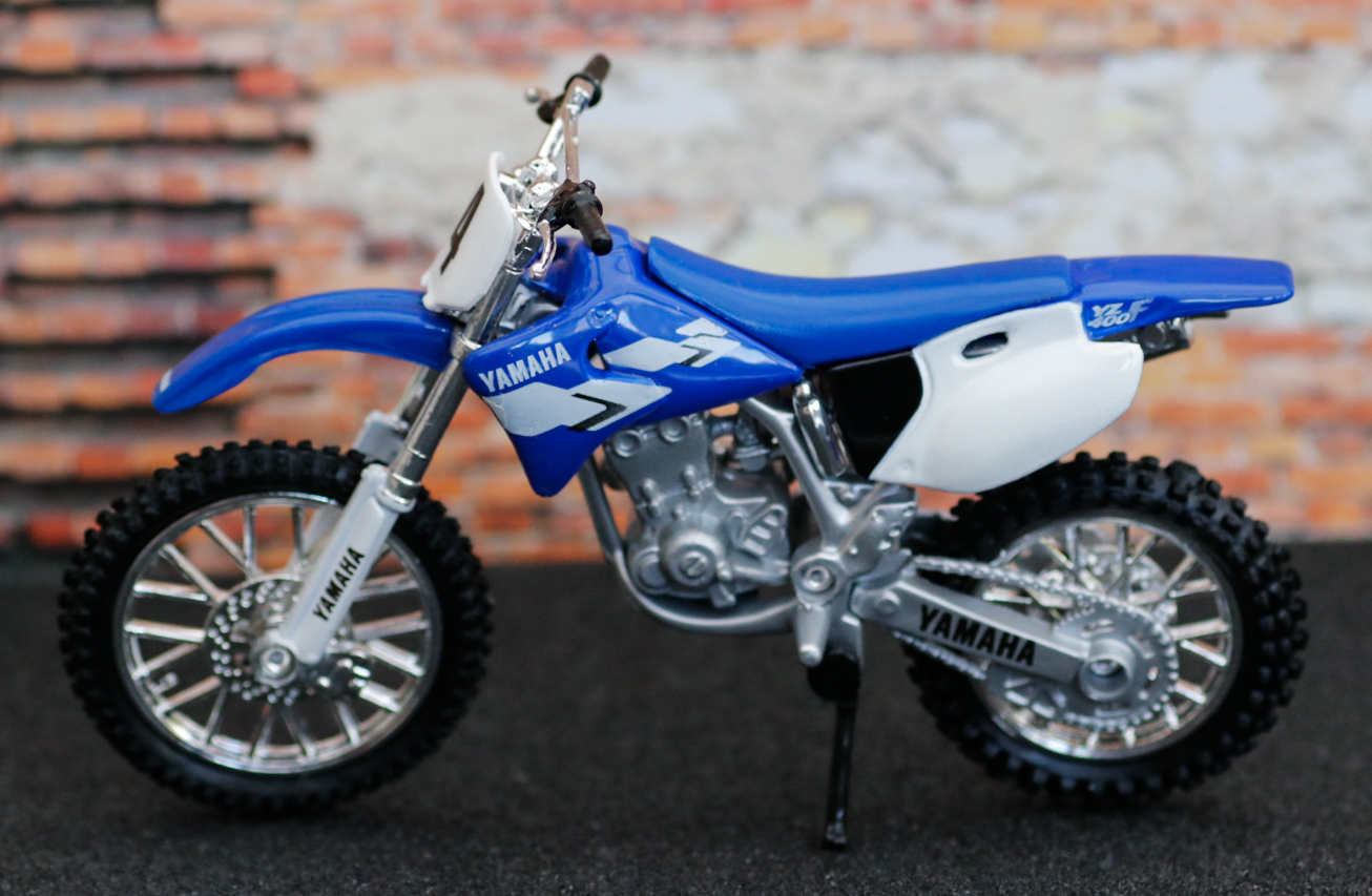 Maisto Yamaha YZ400F