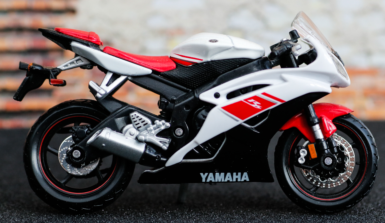 Maisto Yamaha YZF R6