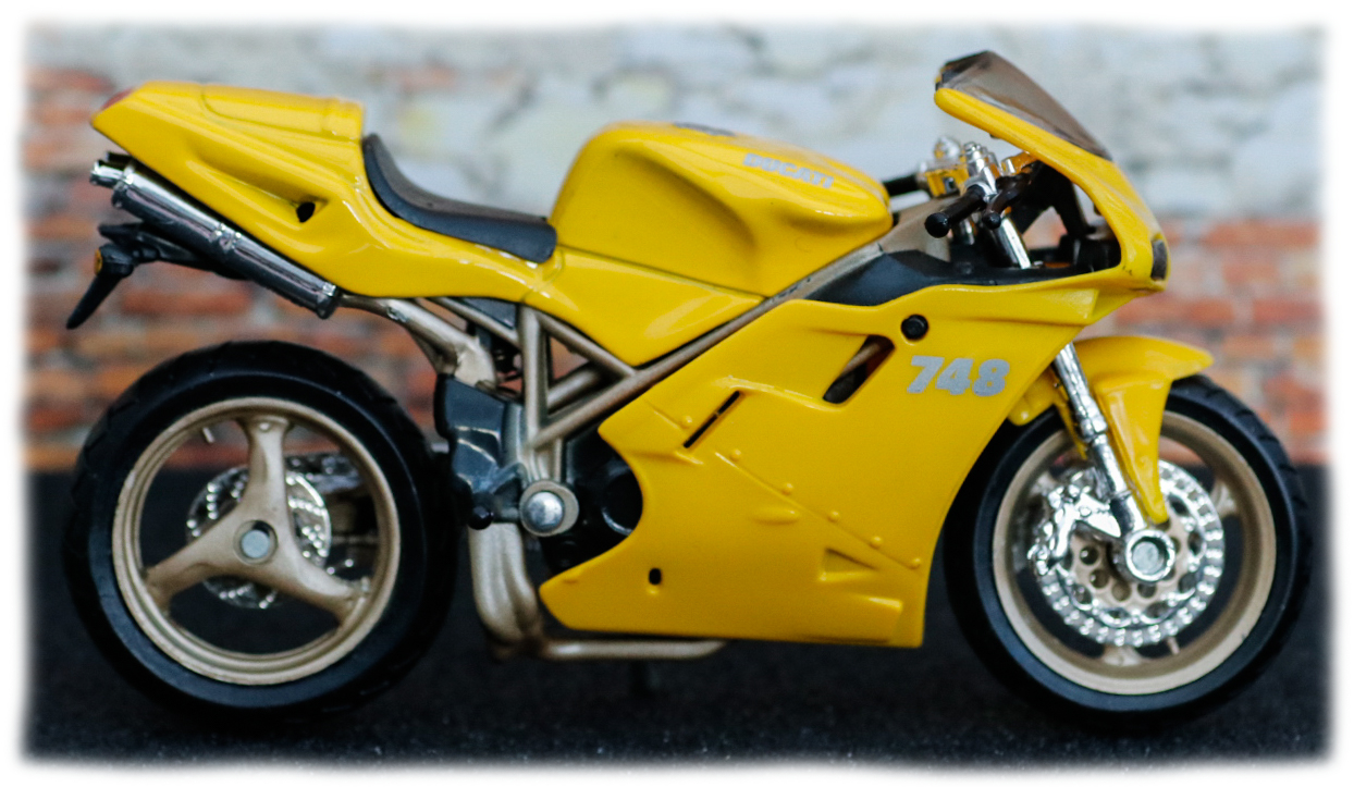 Modell 1:18 by Maisto 987691506 DUCATI Superleggera   Motorradmodell 