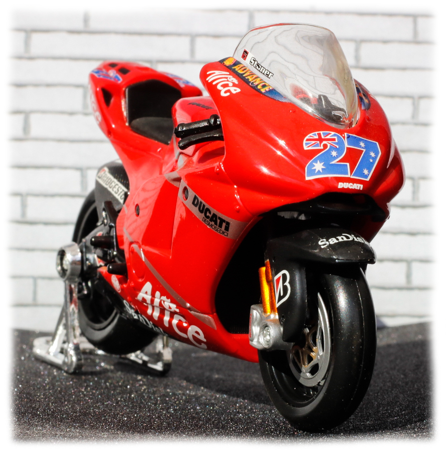 Maisto Ducati Desmosedici C Stormer 27