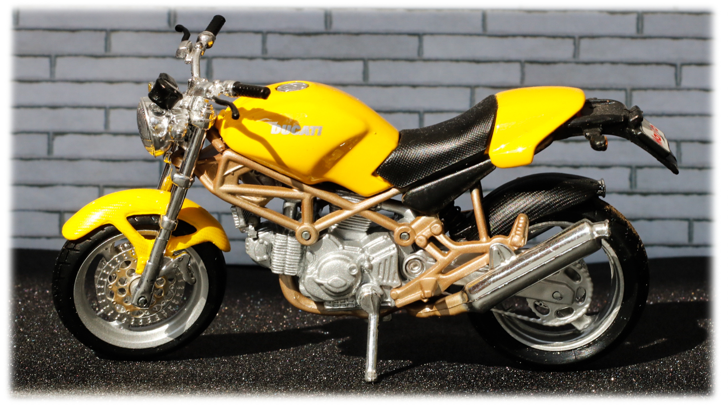 Maisto Ducati Monster 900