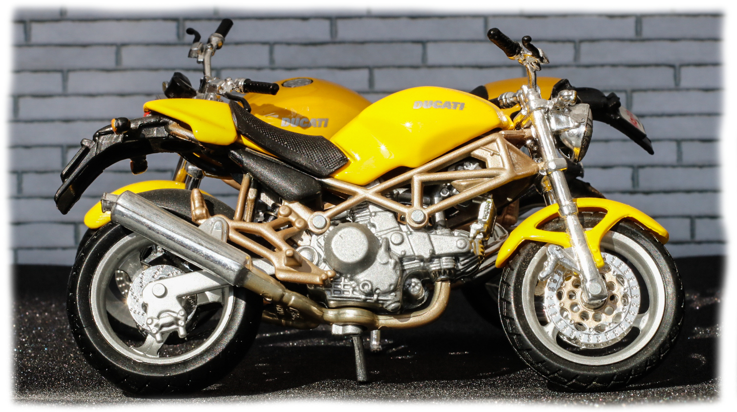Maisto Ducati Monster 900