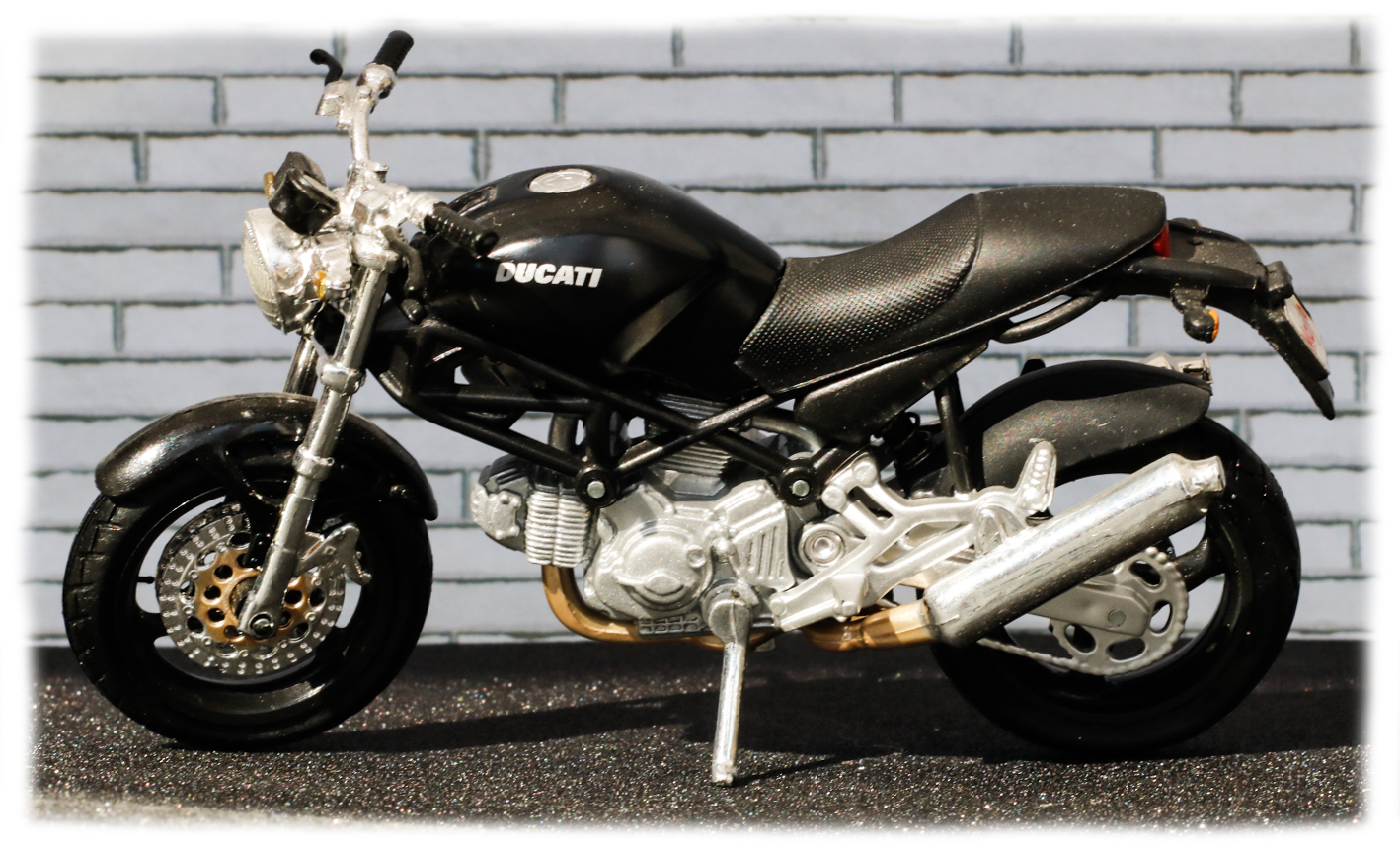 Maisto Ducati Monster Dark