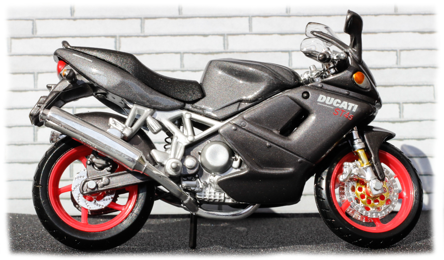 Maisto Ducati ST4