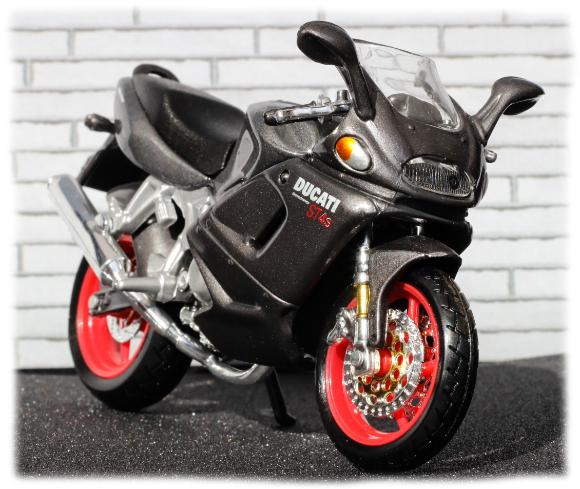 Maisto Ducati ST4