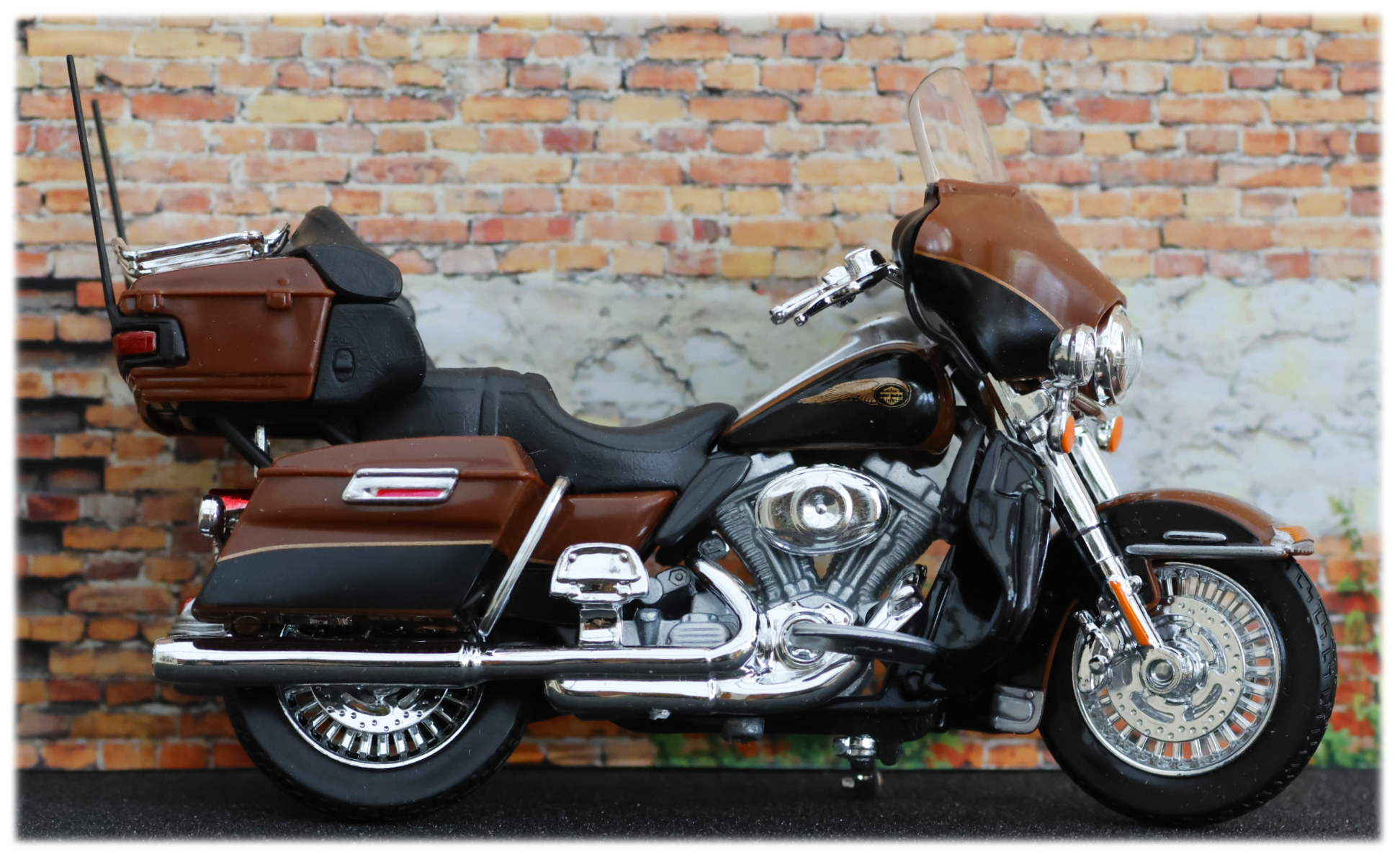 Maisto Harley Davidson FLHTK Electra Glide Ultra Ltd 2013