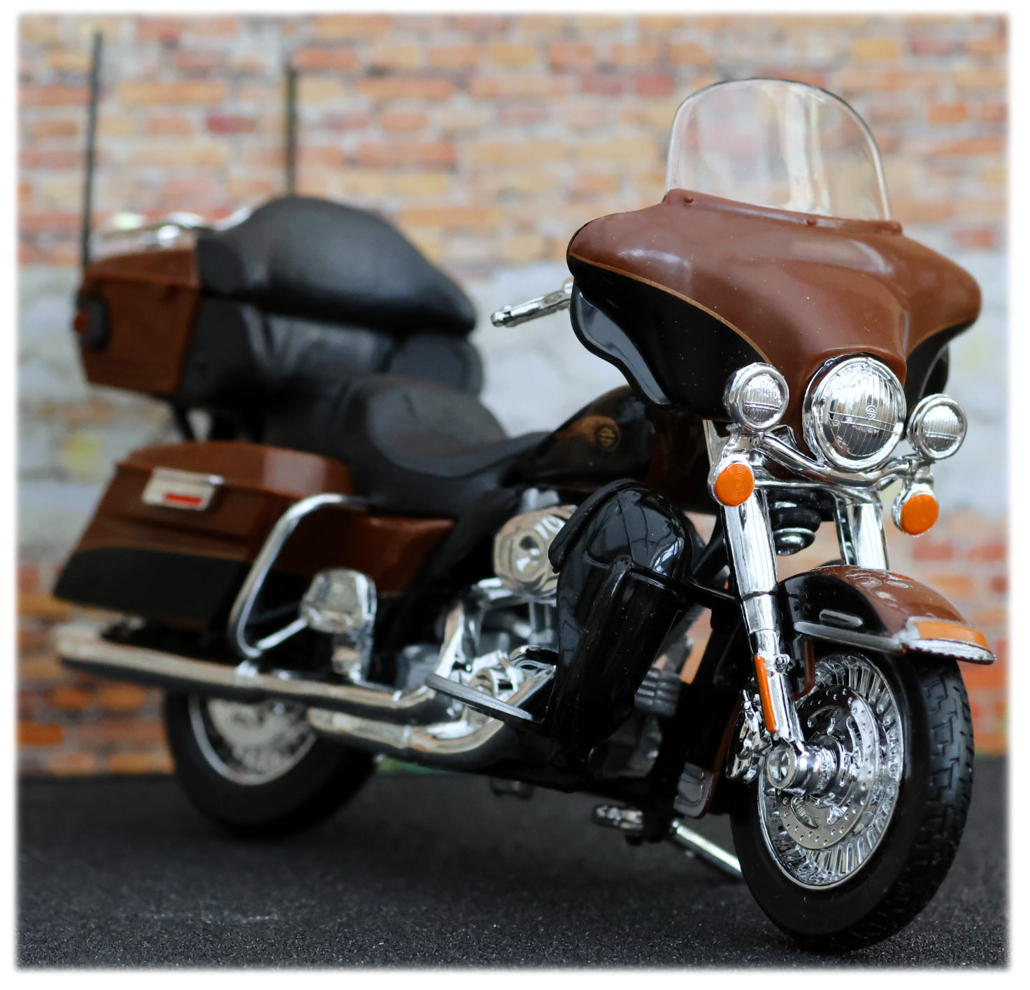 Maisto Harley Davidson FLHTK Electra Glide Ultra Ltd 2013