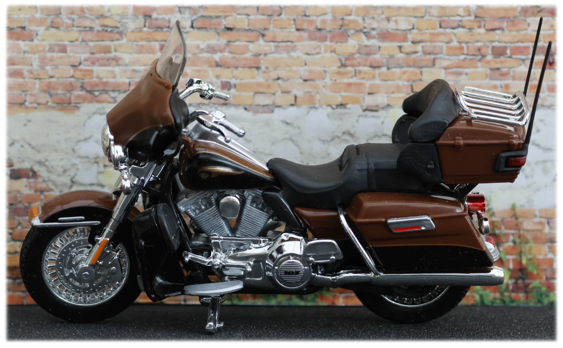 Maisto Harley Davidson FLHTK Electra Glide Ultra Ltd 2013