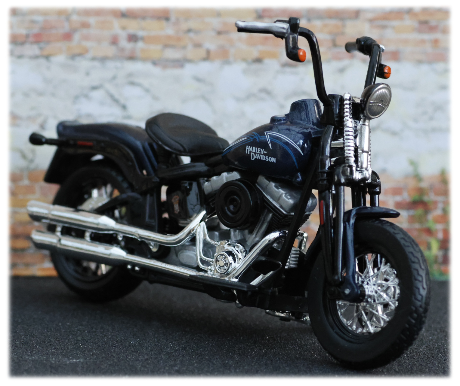 Maisto Harley Davidson FLSTSB Cross Bones 2008