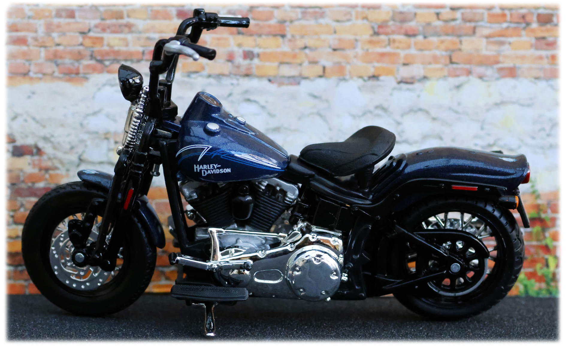 Maisto Harley Davidson FLSTSB Cross Bones 2008