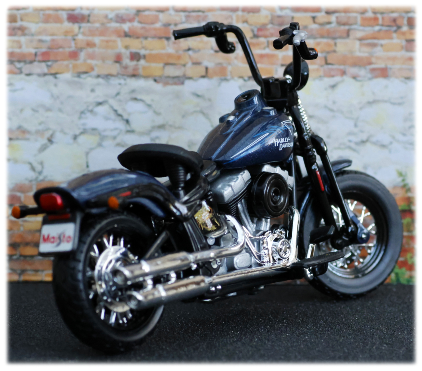 Maisto Harley Davidson FLSTSB Cross Bones 2008