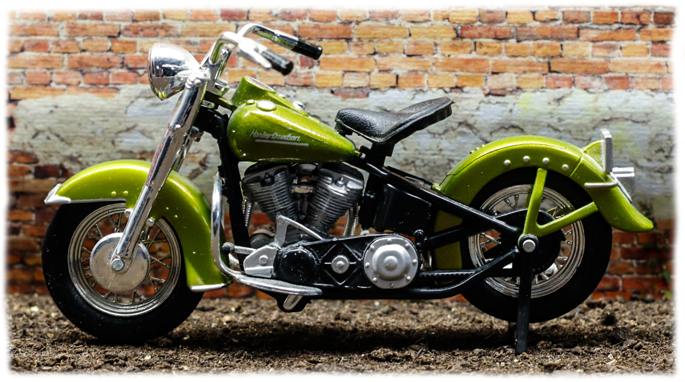 Maisto Harley Davidson FL74 Hydra Glide 1953 Maisto Harley Davidson FL74 Hydra Glide 1953