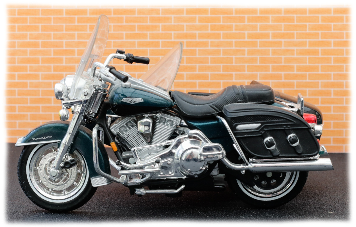 Maisto Harley Davidson FLHRCI and Sidecar