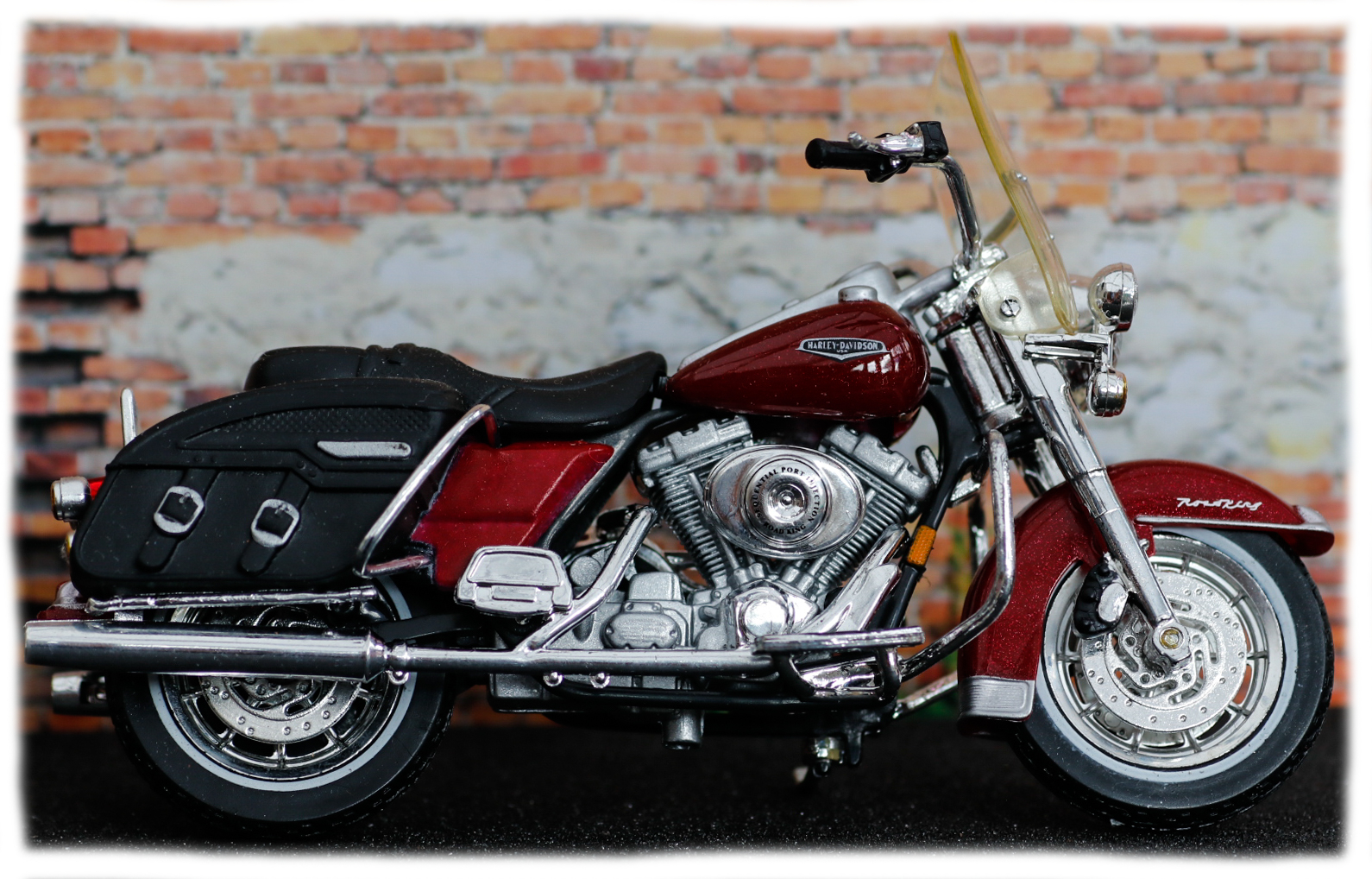 Maisto Harley Davidson FLHRC Road King Classic 2000
