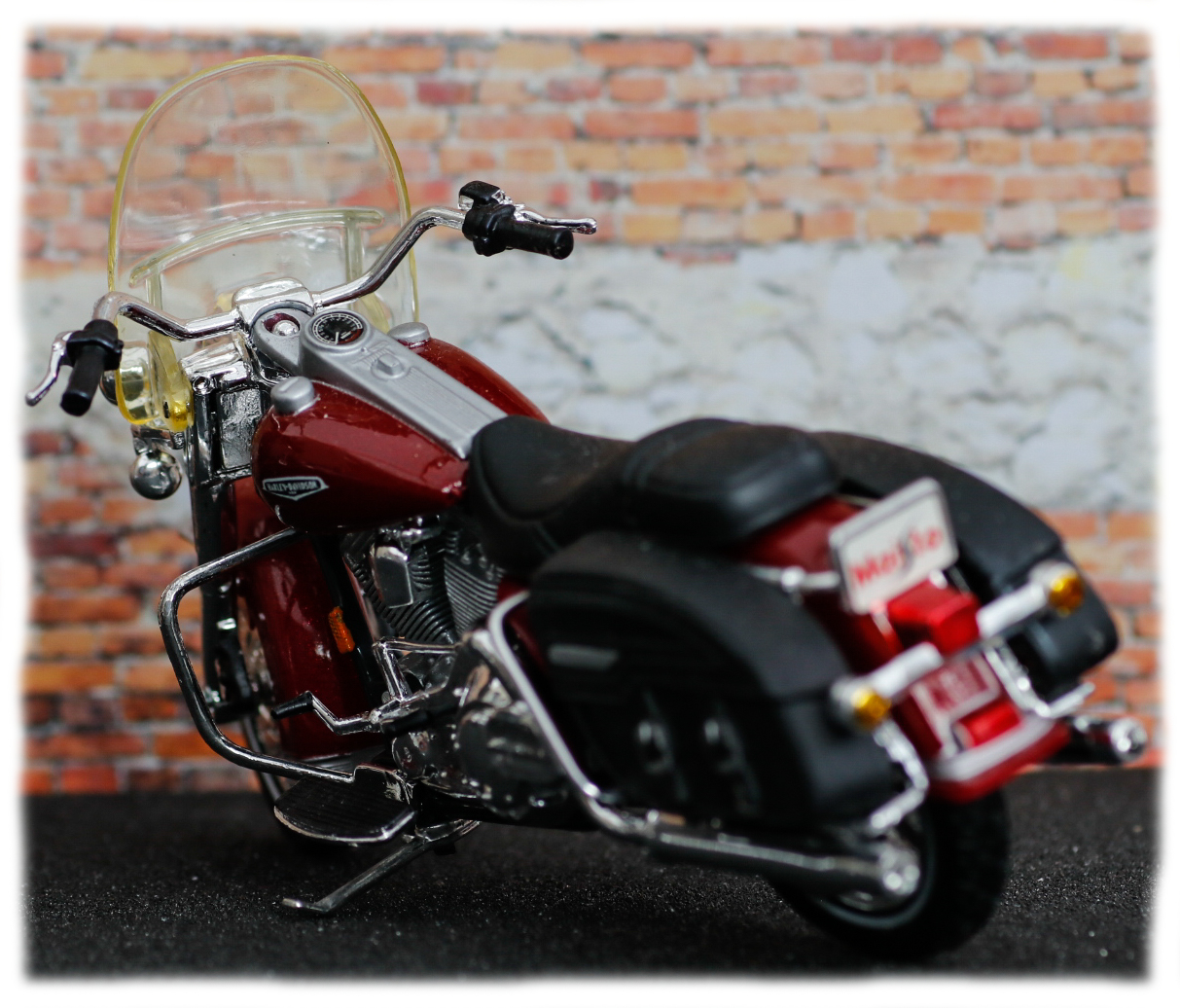 Maisto Harley Davidson FLHRC Road King Classic 2000