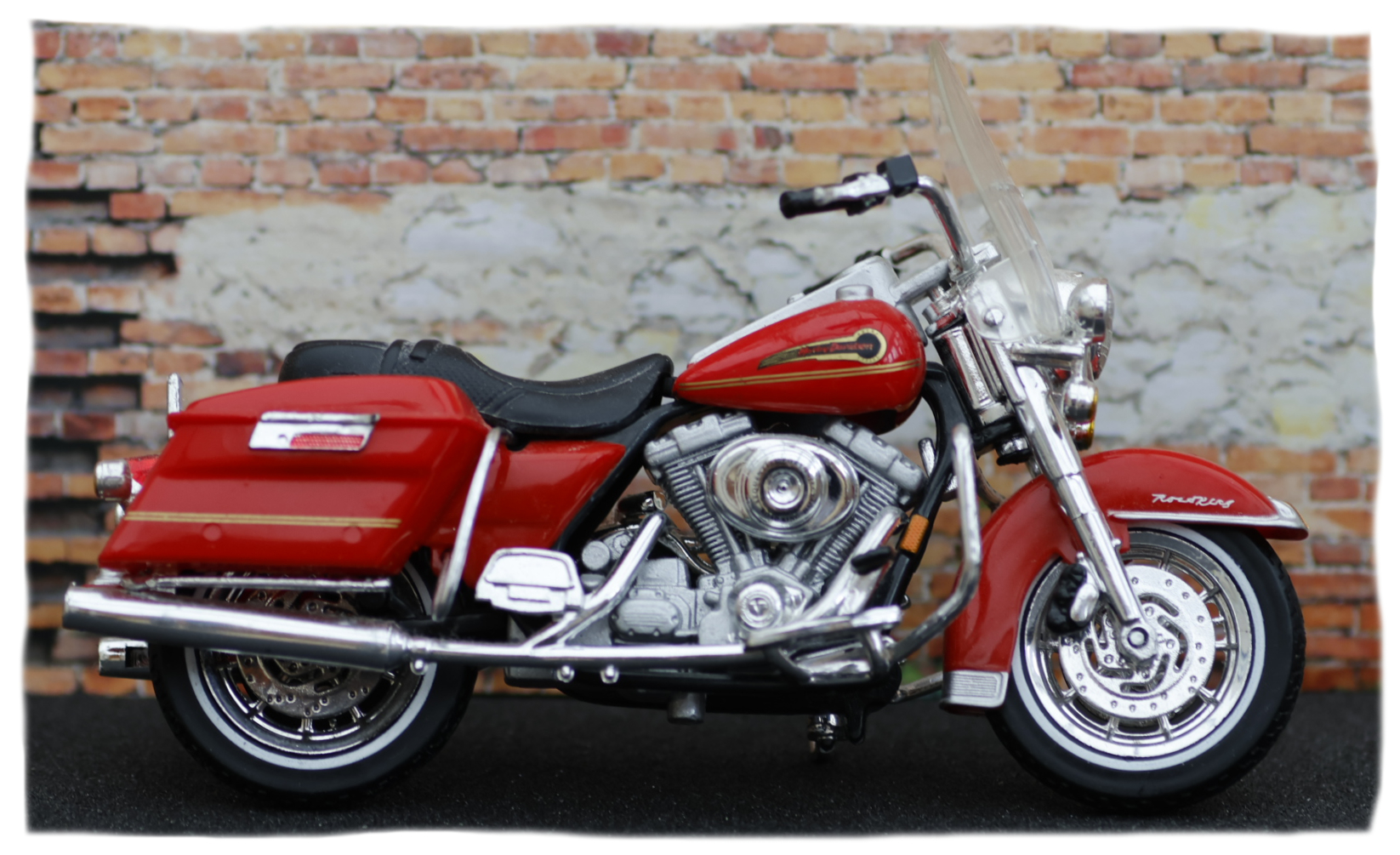 Maisto Harley Davidson FLHRI Road King Fire Fighter