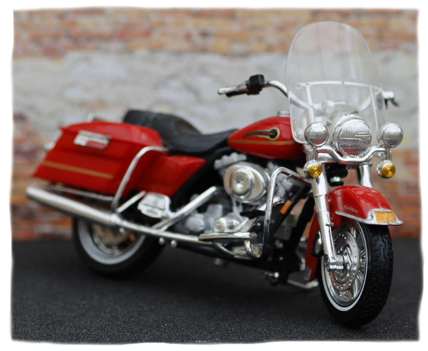 Maisto Harley Davidson FLHRI Road King Fire Fighter