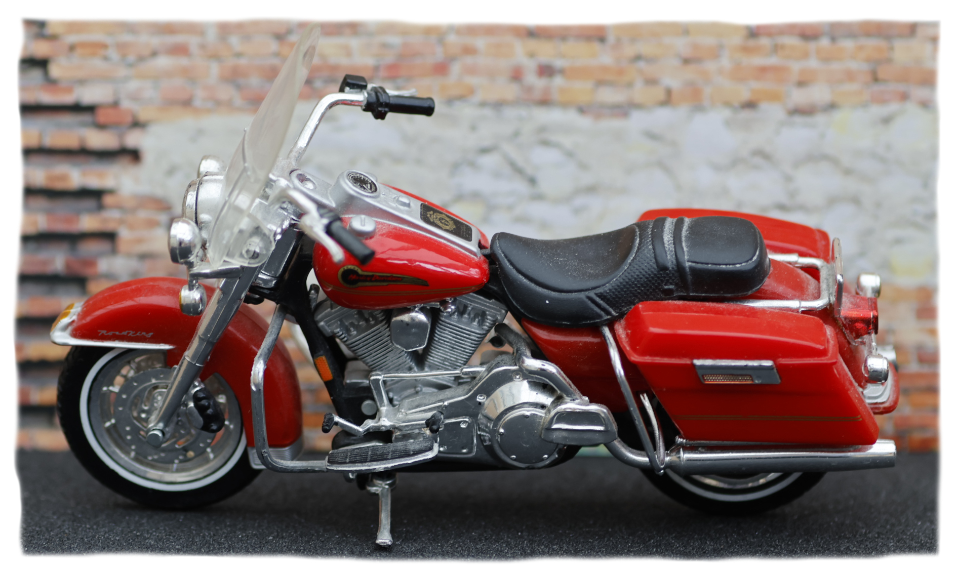 Maisto Harley Davidson FLHRI Road King Fire Fighter