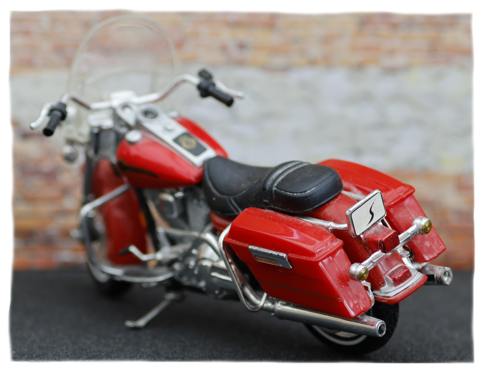 Maisto Harley Davidson FLHRI Road King Fire Fighter