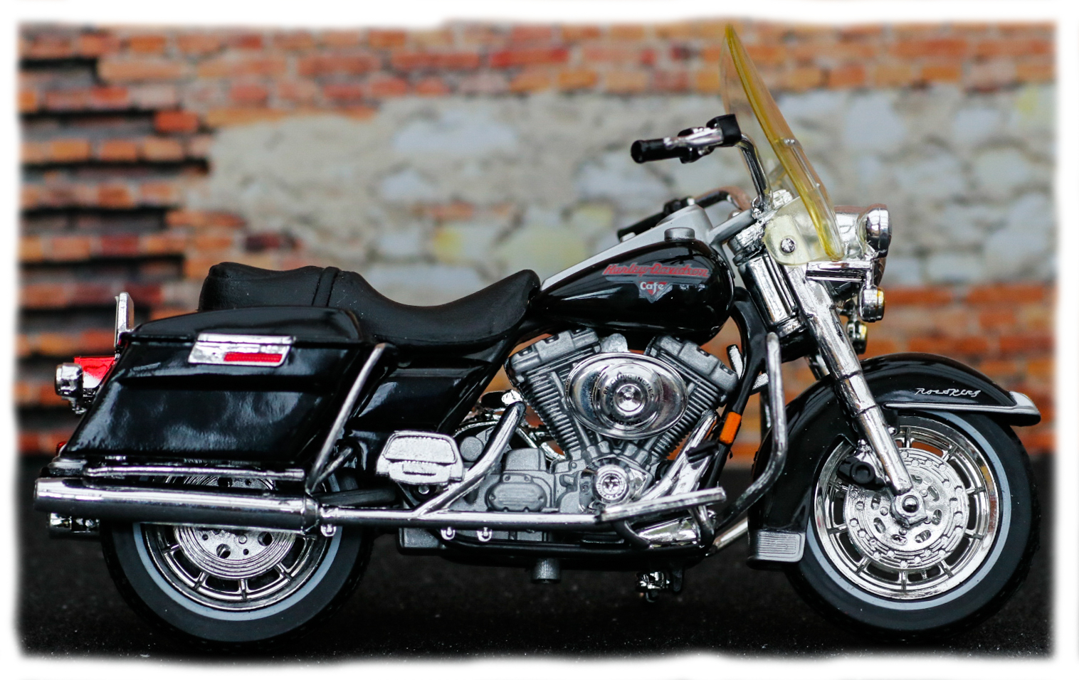 Maisto Harley Davidson FLHR Road King Cafe New York