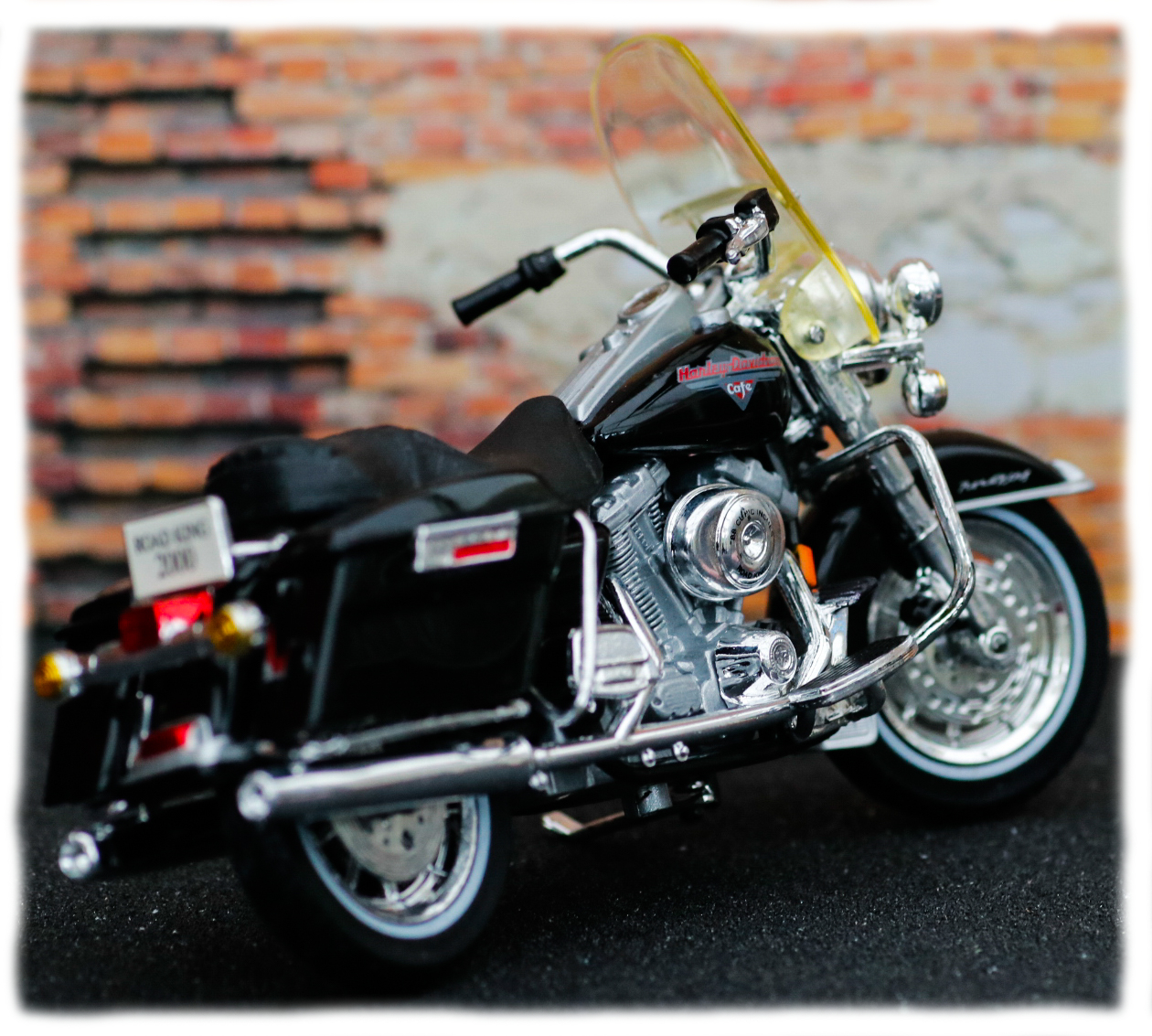 Maisto Harley Davidson FLHR Road King Cafe New York