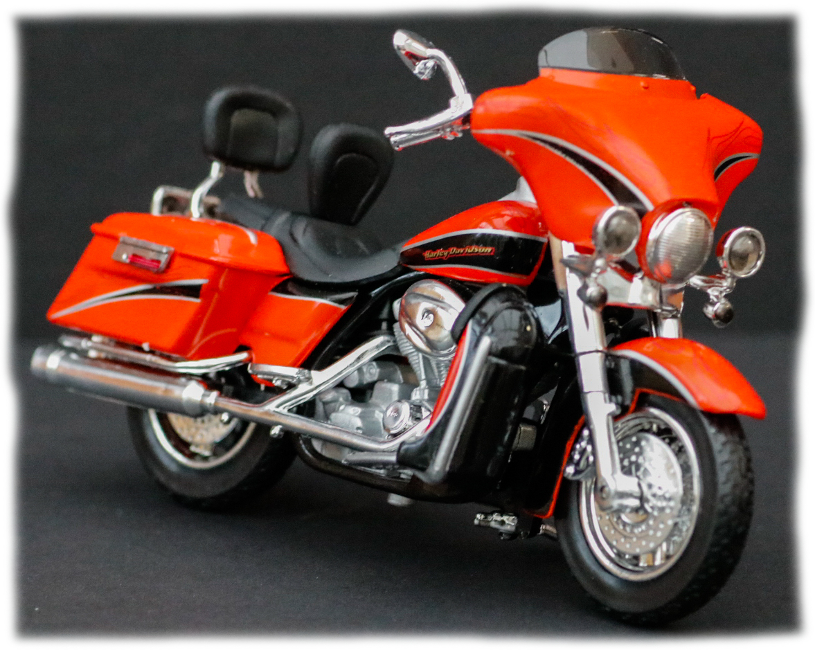 Maisto Harley Davidson FLHTCSE CVO 2004