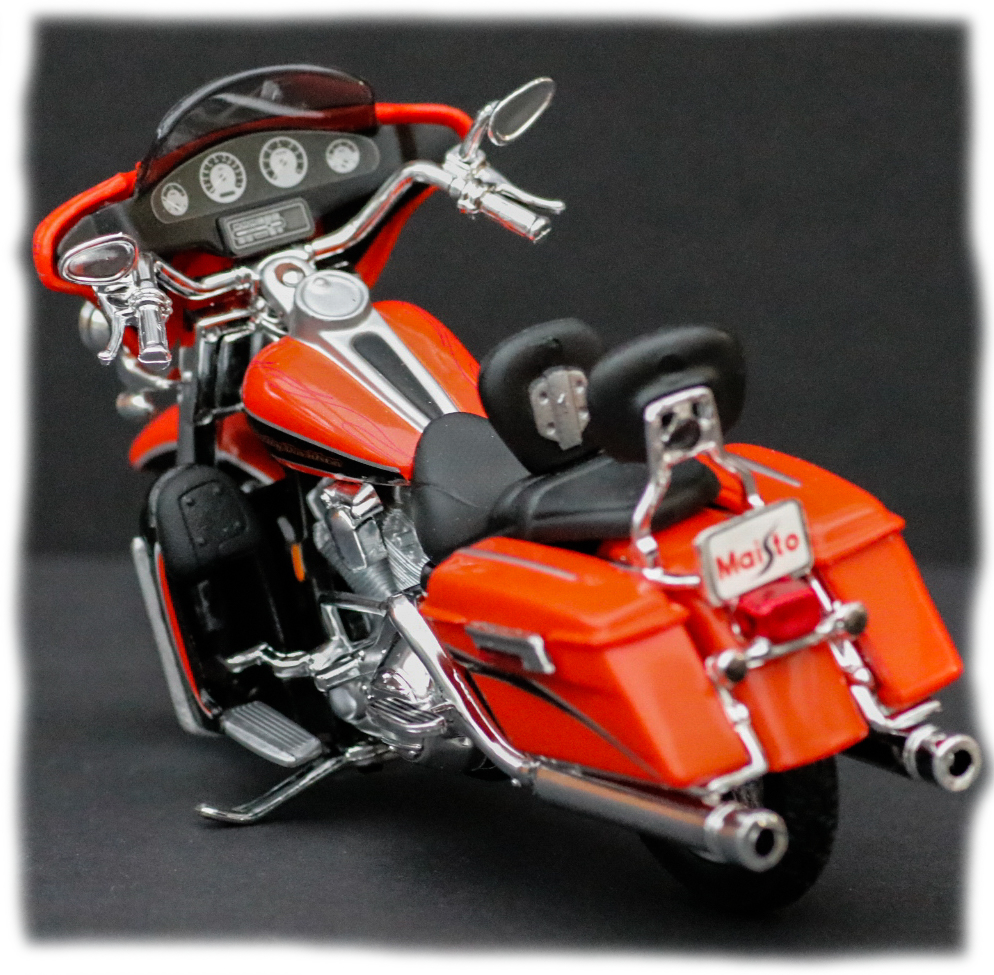 Maisto Harley Davidson FLHTCSE CVO 2004