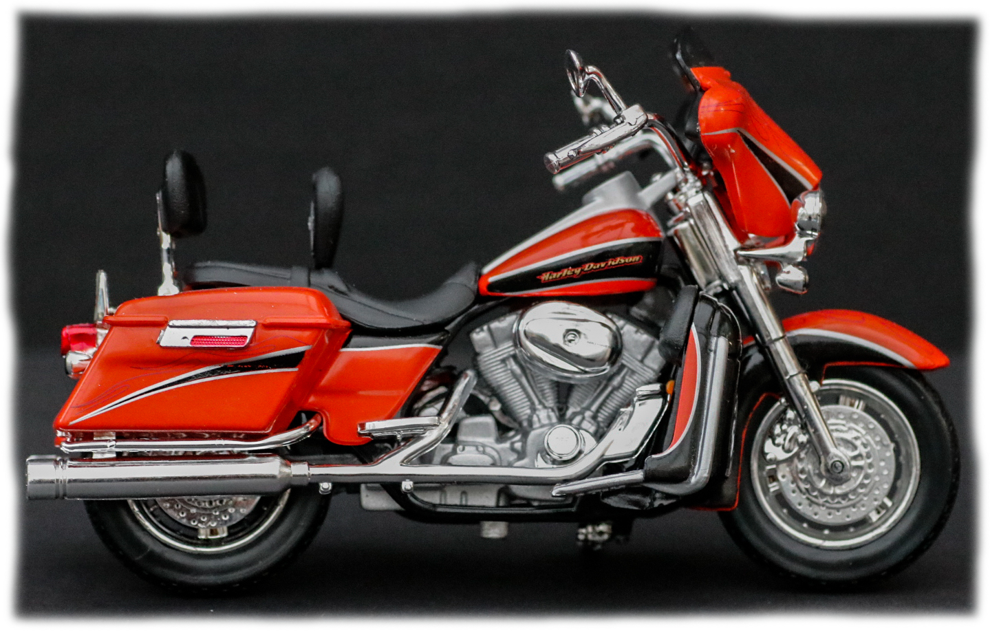 Maisto Harley Davidson FLHTCSE CVO 2004