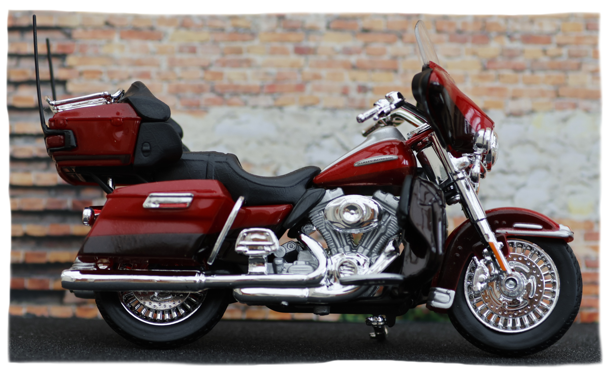 Maisto Harley Davidson FLHTK Electra Glide Ultra Ltd 2013