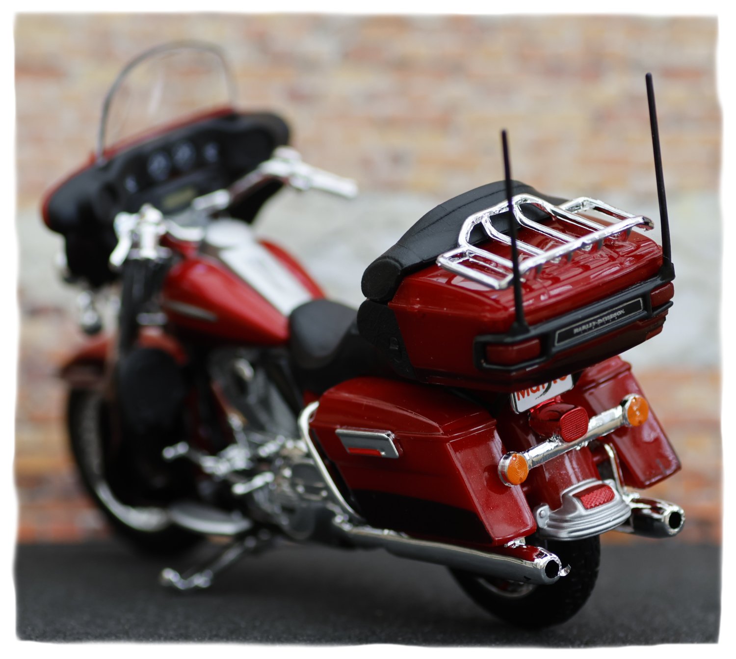 Maisto Harley Davidson FLHTK Electra Glide Ultra Ltd 2013