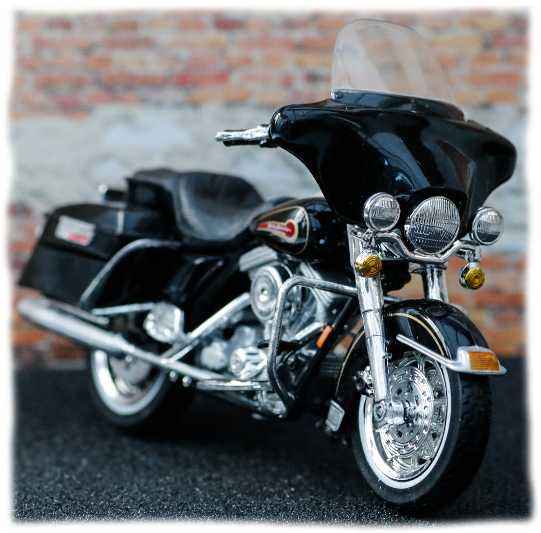 Maisto Harley Davidson FLHT Electra Glide Standard 1997