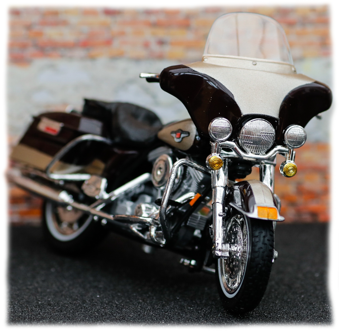 Maisto Harley Davidson FLHT Electra Glide Standard 1998