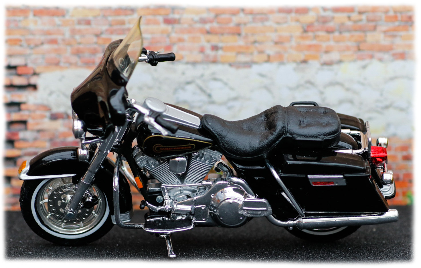 Maisto Harley Davidson FLHT Electra Glide Standard 1999