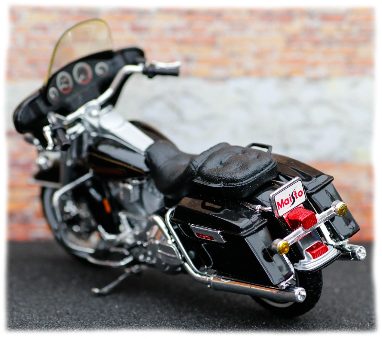 Maisto Harley Davidson FLHT Electra Glide Standard 1999