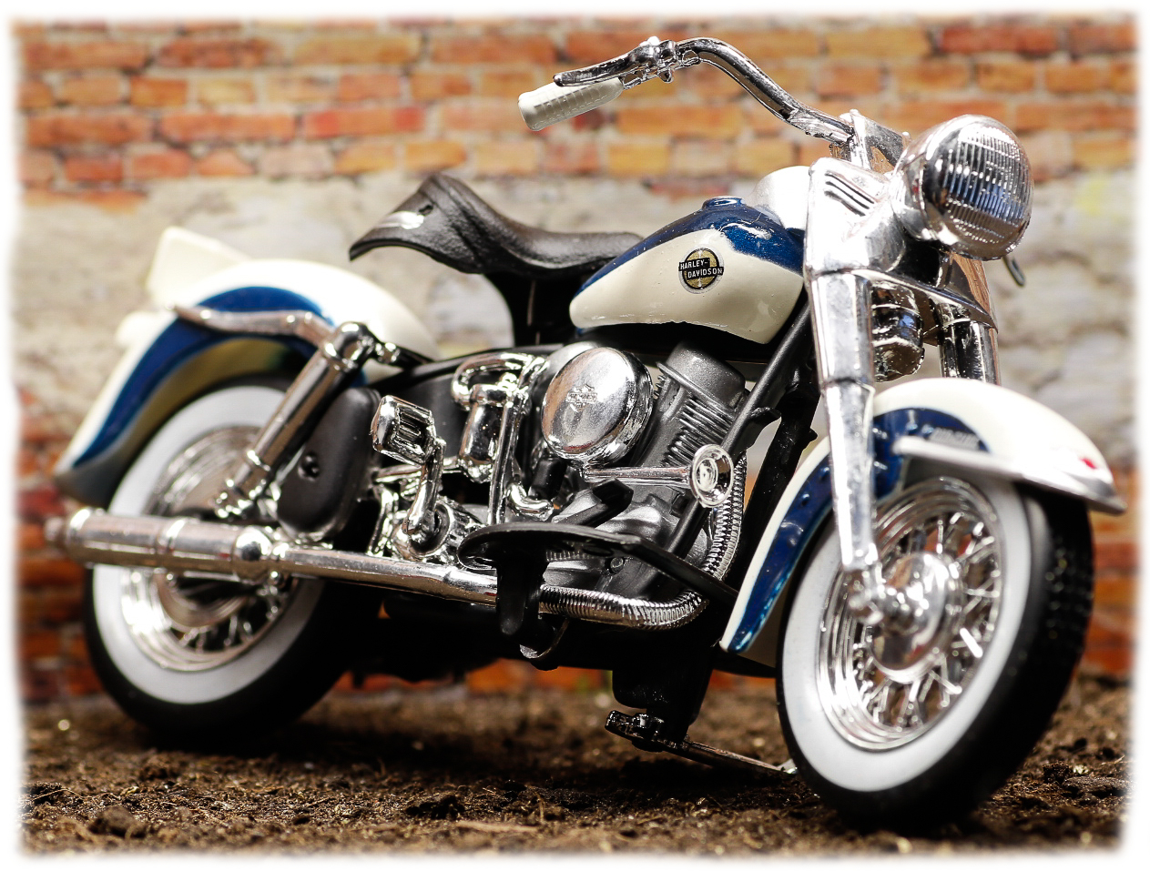 Maisto Harley Davidson FLH Duo Glide 1958