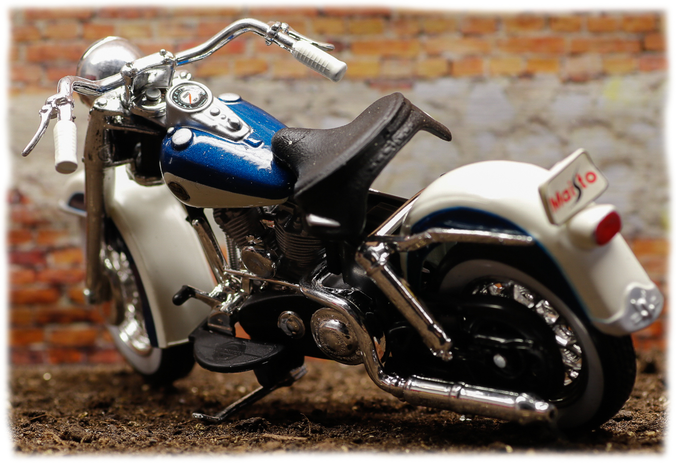 Maisto Harley Davidson FLH Duo Glide 1958