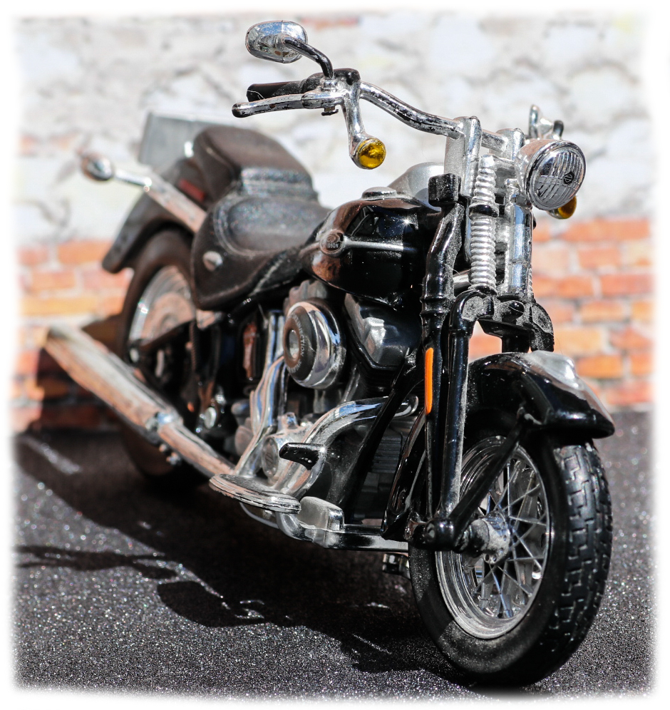 Maisto Harley Davidson FLSTCI Softail Springer Classic 2005